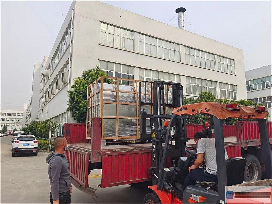 许昌智工大型电磁炒货机装车发往安徽